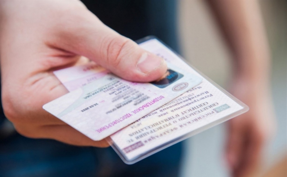 Уточнены категории лиц, имеющих право на обмен иностранных национальных водительских удостоверений на российские в особом порядке