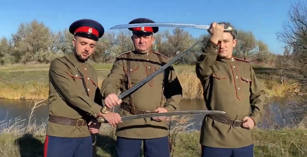 Клип в поддержку наших солдат морозовский ансамбль «Криница» записал на берегу реки