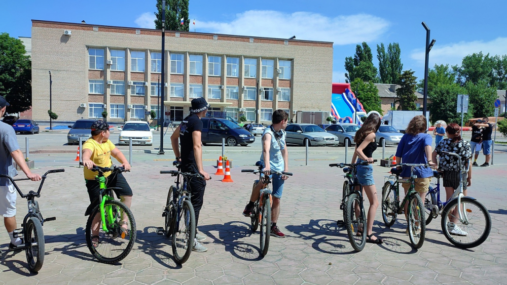 Велобатл «Молодежь за ЗОЖ» прошел в Морозовске в День молодежи