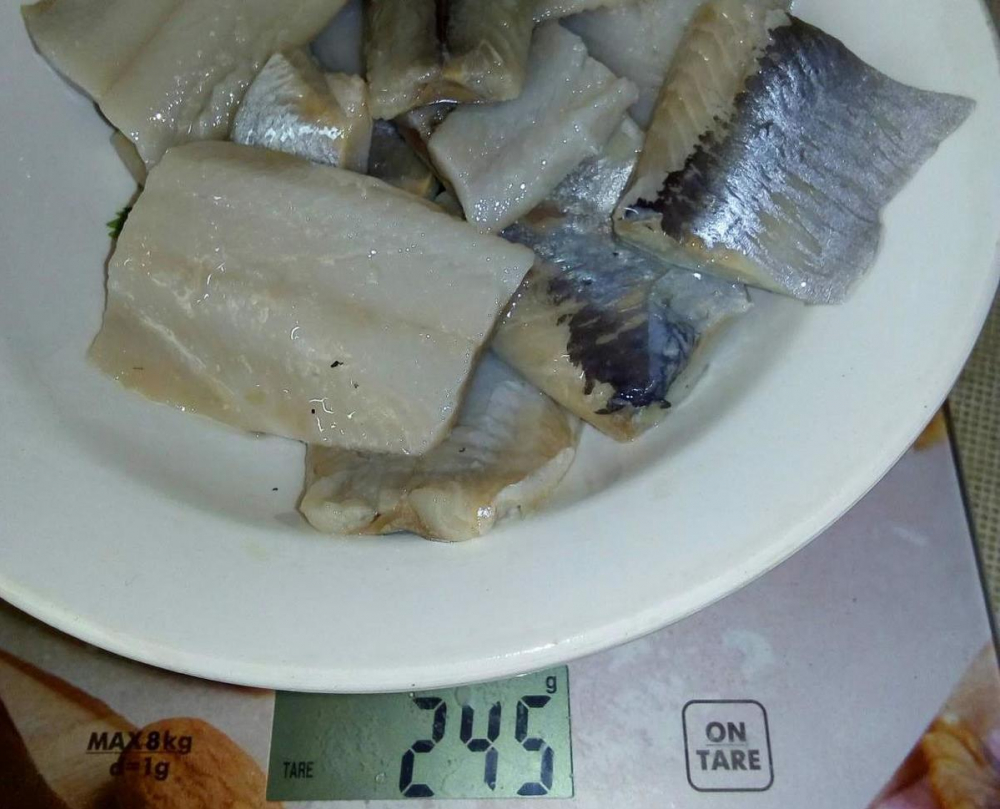 Всего половину баночки рыбы нашла морозовчанка в своей покупке из «Светофора»