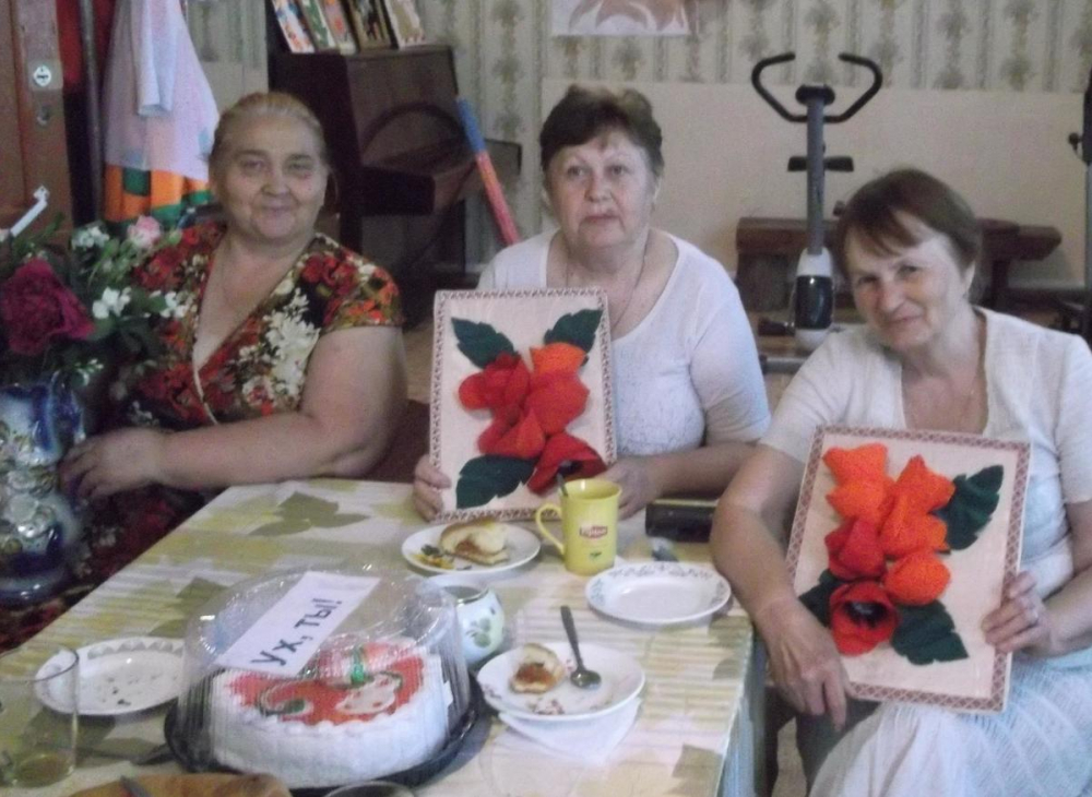 Именинников месяца в хуторе Старопетровском потчевали пирогами