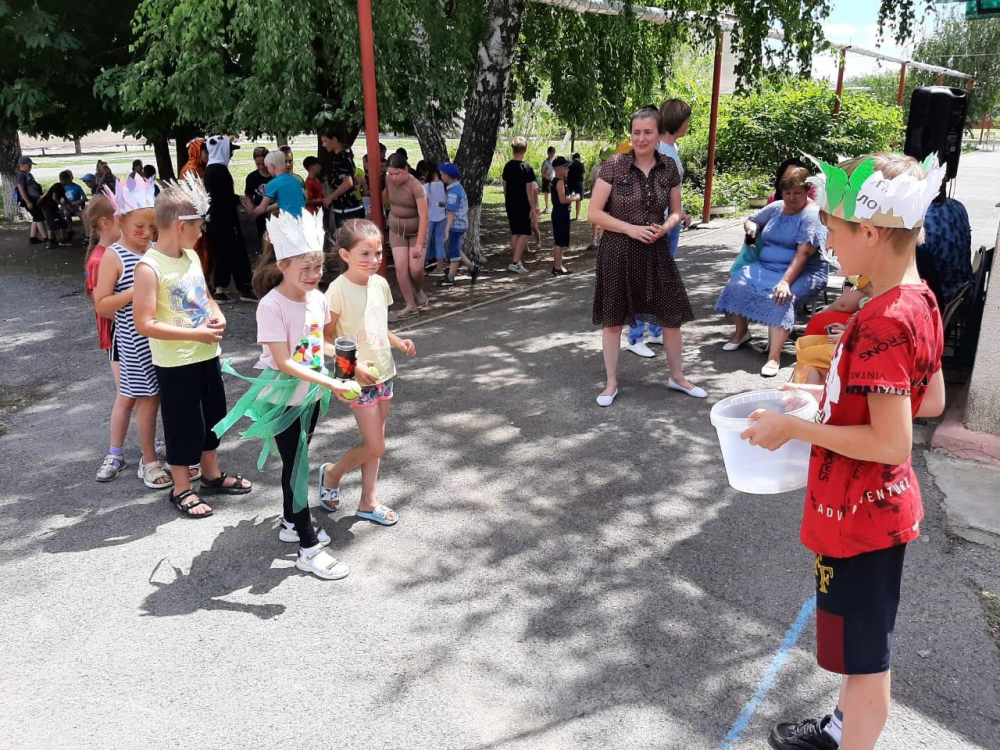 Первая смена завершилась уже для 11 пришкольных летних лагерей Морозовского района
