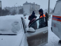 В Морозовске спасатели оперативно помогли ребенку, запертому в автомобиле