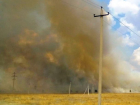 Огромный ландшафтный пожар на окраине Морозовска повредил могилы