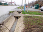 Город готовят к дождям: ливнёвки прочищают от мусора и листьев