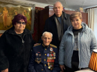 Ветерана ВОВ из Морозовска поздравили с наступающим Новым годом 