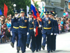Красивый парад и большой "Бессмертный полк" прошли на главной площади Морозовска