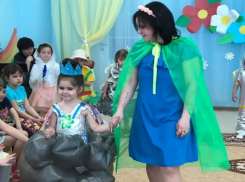 Показ моделей из материала «ЭкоМода» устроили в детском саду «Жемчужинка» в Международный день земли 
