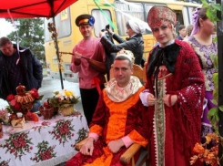 Самым гостеприимным участником ярмарки в Морозовске оказался коллектив казачьей школы №6