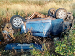 16 летняя девушка-пассажир погибла в опрокинувшемся автомобиле в Морозовском районе