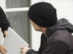 Студенты морозовского техникума украли у своего соседа по общежитию ноутбук