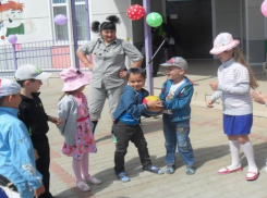 Веселый праздник «Первый летний день в году не отдаст детей в беду!» подготовили для своих воспитанников в филиале детского сада №1