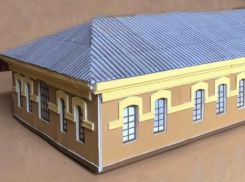 Макет здания Дома детского творчества соорудили дети с помощью педагога