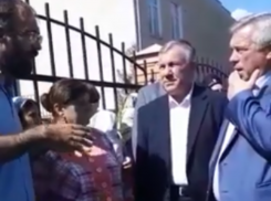 Хуторяне Морозовского района сами подошли к губернатору и рассказали о своей беде