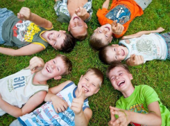 Почти четыре миллиона рублей потратит Морозовский район на детские путевки