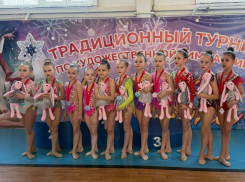Талантливые жительницы Морозовска отличились на турнире по художественной гимнастике 