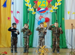 Концерт «На службе у Родины» в хуторе Старопетровском собрал и маленьких, и взрослых артистов