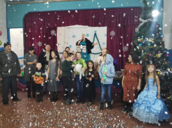 Новогодний концерт с конкурсами и дискотекой провели в сельском клубе хутора Сибирьки