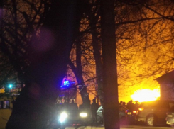 Разрушительный пожар случился в Морозовске накануне вечером