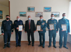 Глава администрации Морозовского района поздравил пожарных с профессиональным праздником