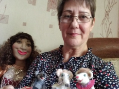 Наши руки — не для скуки: как жительница Морозовского района создает зверушек из шерсти