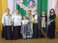 «Позвольте вас любить...»: великолепным концертом поздравили всех женщин юные артисты хутора Старопетровский 