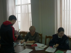 17-летние казаки Морозовска получили приписные удостоверения вместе с другими будущими призывниками