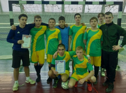 Команда школы № 4 одержала победу в соревновании по мини-футболу среди школ Морозовского района