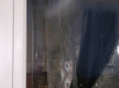 «Вот такое утро»: квартиру на улице Истомина затапливает после дождя 