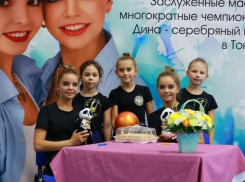 Воспитанницы Морозовской детско-юношеской спортивной школы побывали на мастер-классе именитых гимнасток - сестер Авериных
