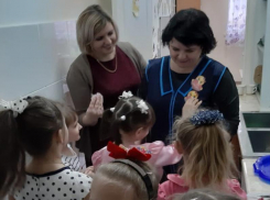 Тёплые слова благодарности сказали ребята работникам детского сада «Сказка» в международный день «Спасибо»