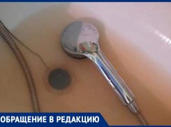 Невозможно пить и стирать, - жительница поселка Знаменка показала, какая у нее вода в ванной