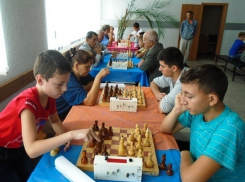 Шахматисты из шести районов сразились на турнире в Морозовске
