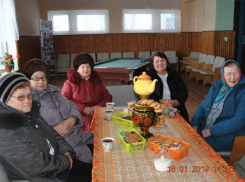 Душевные посиделки в хуторе Вишневка прошли за чашечкой ароматного чая и шуточными частушками