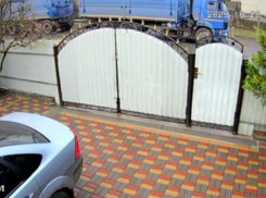 Отсыпанную за счет морозовчан улицу Ляшенко разбивает большегруз