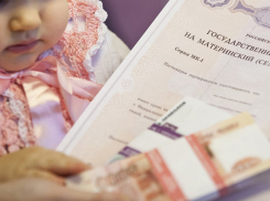 Меньше половины получивших сертификат на материнский капитал морозовчан им воспользовались