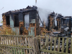 Два человека погибли в пожаре в Милютинском районе