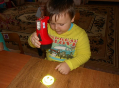 Воспитанников детского сада «Ромашка» научили делать «волшебных светлячков»