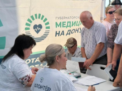 Врачи «Поезда здоровья» помогают дончанам