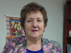 Старшую медсестру детской поликлиники поздравили коллеги