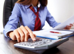 Главного специалиста службы бухгалтерского учета уволили из районной администрации после прокурорской проверки