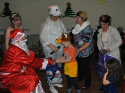 «А у нас Новый год – Ёлка в гости нас зовет»: веселый утренник с зайцем-диджеем провели в двух сельских поселениях 