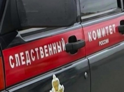 Двое мужчин и молодая женщина были найдены мертвыми в квартире на улице Пламя Революции в Морозовске