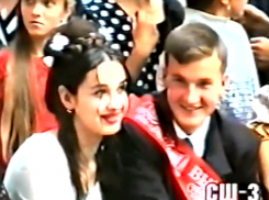 Видео прошлых лет: Выпускники 1997 года в школе №3 Морозовска танцевали под музыку ВИА «Берег» 