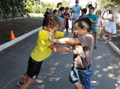 «Хищники» и «Травоядные» соревновались в детском лагере школы №4
