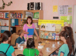 Громкие чтения по сказке «Мороз Иванович» организовали для детей в детском отделе имени Крупской