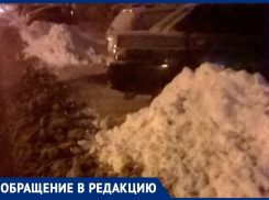 Снег сгребают с дорог ко дворам, - морозовчанин