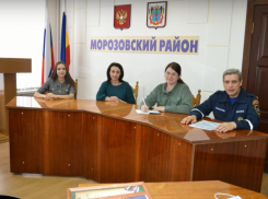 За большой вклад в социальное развитие Морозовского района Валентину Кокорину, Павла Василенко и Анну Кирееву отметили почетными грамотами
