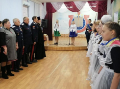 Пятиклассников школы №6 Морозовска торжественно приняли в казачата