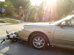 15-летняя девушка-пассажир мопеда пострадала в Морозовске